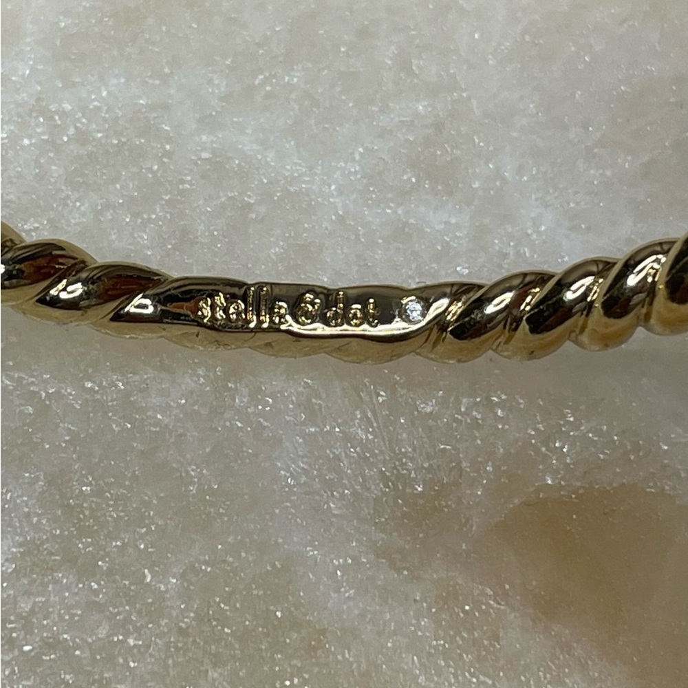 Stella & Dot Gold Tone Panther Head Hinged Bangle – Excellent Condition - Picture 2 of 6